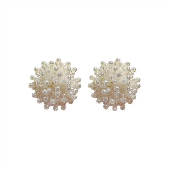 Pearl Vintage Flower Stud Elegant Earrings - Picture 4 of 5